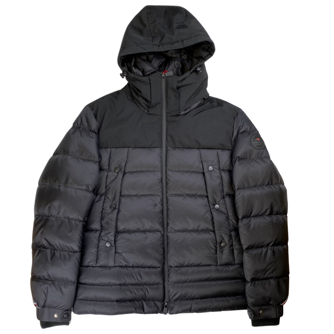 If you're looking to buy the best latest Helvetica Jackets, T-Shirts, hats, caps, sweats, hoodies, pants for men and women then our online shop is recommended for you. Check out our product."Wenn Sie auf der Suche nach den besten neuesten Helvetica Jacken, Kappen, sweats, hoodies, hosen, T-Shirts für Männer und Frauen sind, wird unser Online-Shop Ihnen empfohlen. Schauen Sie sich unsere Produkte an."