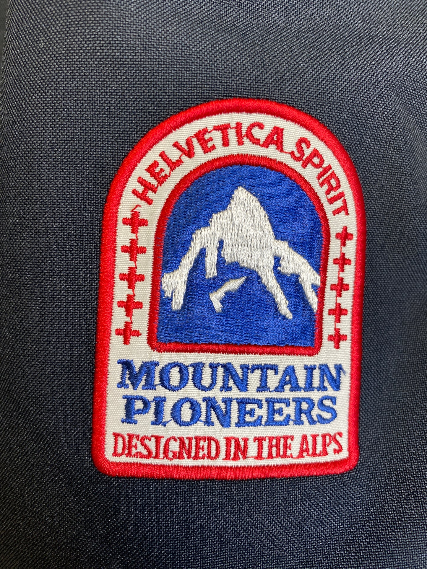 If you're looking to buy the best latest Helvetica Jackets, T-Shirts, hats, caps, sweats, hoodies, pants for men and women then our online shop is recommended for you. Check out our product."Wenn Sie auf der Suche nach den besten neuesten Helvetica Jacken, Kappen, sweats, hoodies, hosen, T-Shirts für Männer und Frauen sind, wird unser Online-Shop Ihnen empfohlen. Schauen Sie sich unsere Produkte an."