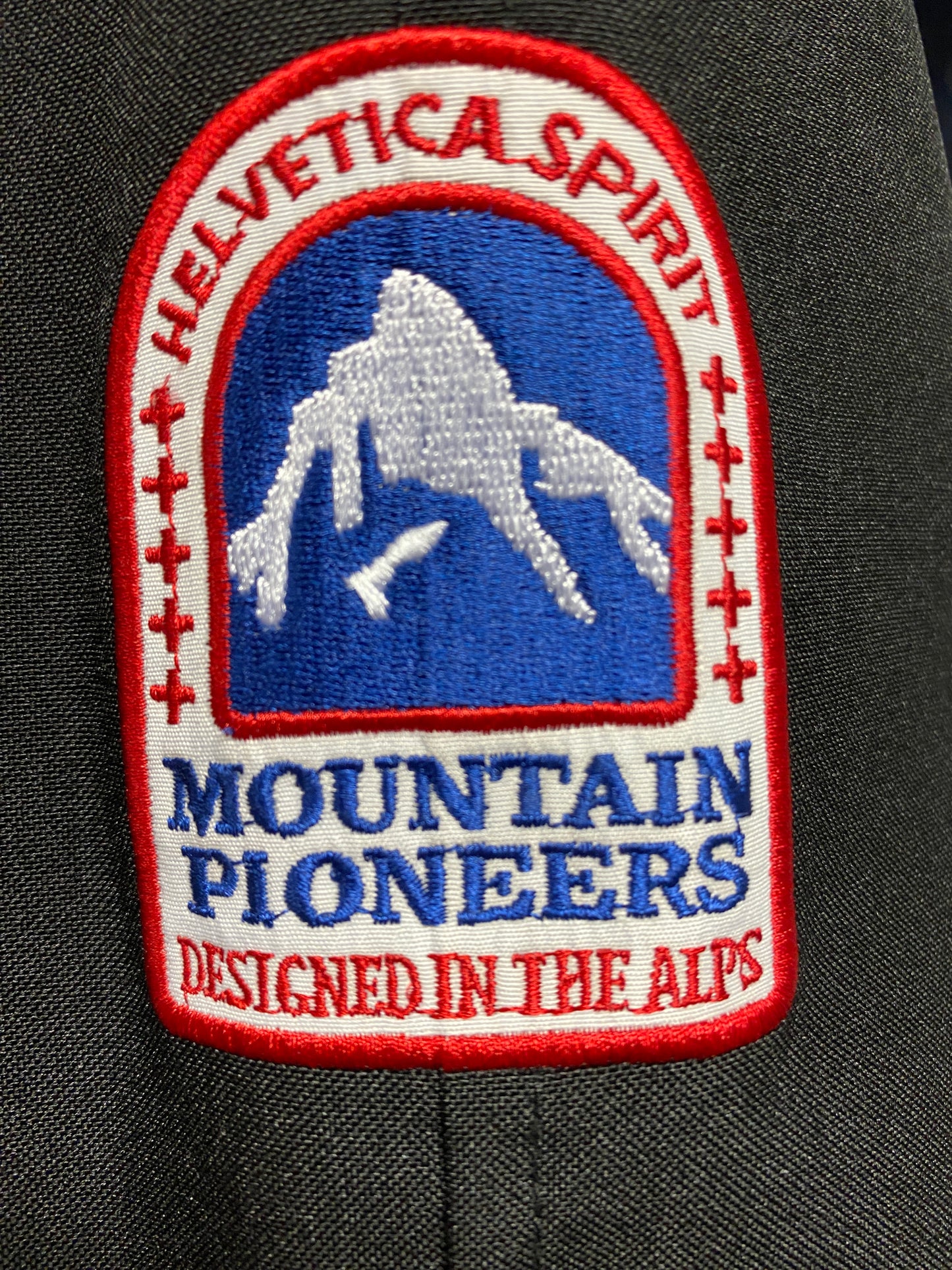 If you're looking to buy the best latest Helvetica Jackets, T-Shirts, hats, caps, sweats, hoodies, pants for men and women then our online shop is recommended for you. Check out our product."Wenn Sie auf der Suche nach den besten neuesten Helvetica Jacken, Kappen, sweats, hoodies, hosen, T-Shirts für Männer und Frauen sind, wird unser Online-Shop Ihnen empfohlen. Schauen Sie sich unsere Produkte an."