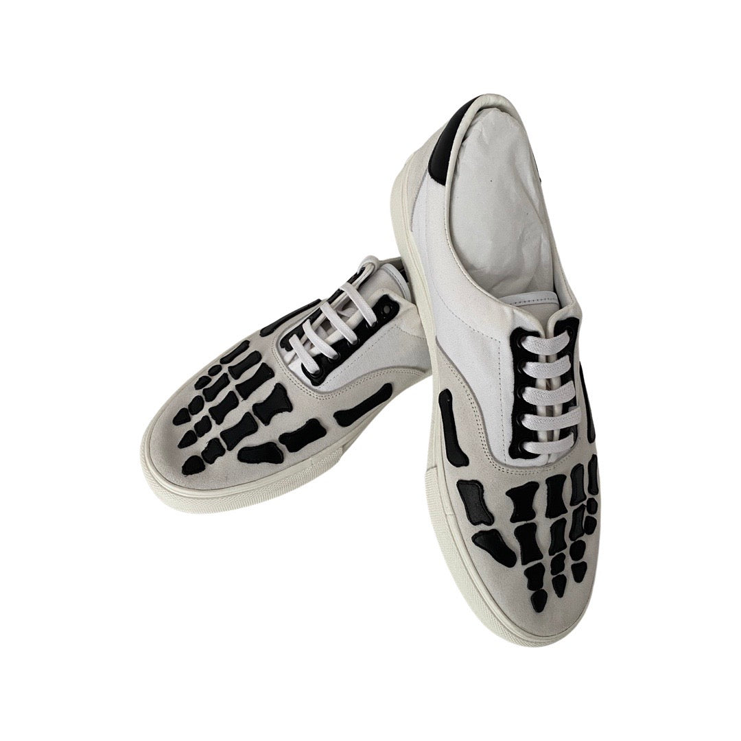 If you're looking to buy the best latest Amiri Sneaker, T-Shirts, hats, caps, sweats, hoodies, pants for men and women then our online shop is recommended for you. Check out our product. "Wenn Sie auf der Suche nach den besten neuesten Amiri Sneaker, Hüten, Kappen, sweats, hoodies, hosen, T-Shirts für Männer und Frauen sind, wird unser Online-Shop Ihnen empfohlen. Schauen Sie sich unsere Produkte an."