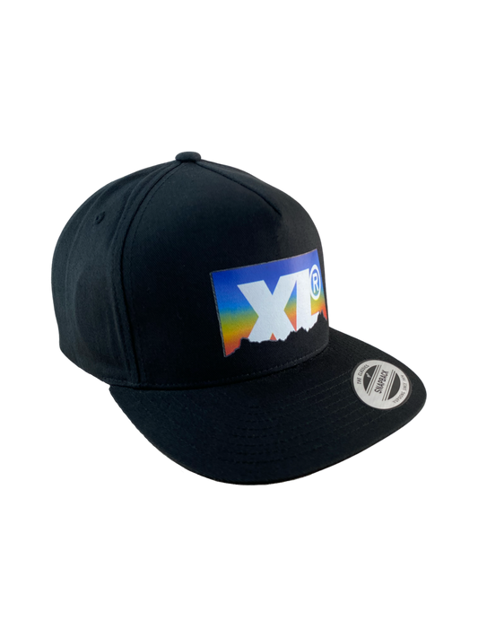 X-Large Cap "Sunset Hat" -blackclassic snapback  "XL"- Logo Print auf Sonnenuntergang auf der Frontseite, Innenschirm grün  schwarz Verstellbarer Snapback Verschluß, Umfang 60cm